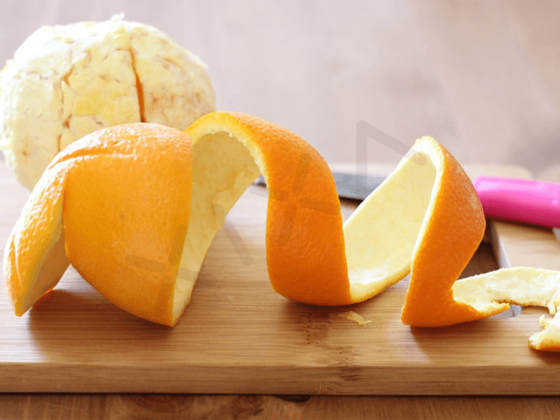 Cách khử mùi bình giữ nhiệt bằng vỏ cam