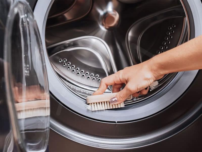 Vì sao nên vệ sinh máy giặt thường xuyên?